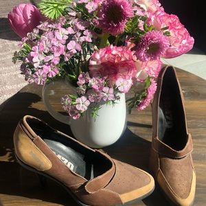 Size 6.5 brown and tan NM70 sneaker like pump
